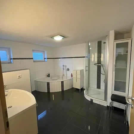 Ganzes Reihenhaus In *